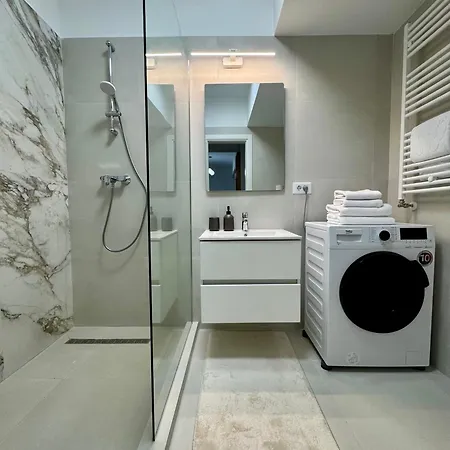 Апартаменты 1 Decembrie 1918 *